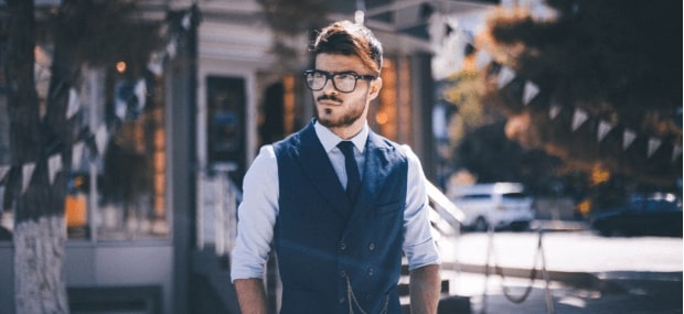 An international student is thinking about the benefits of studying business in Australia in Sydney and Melbourne.