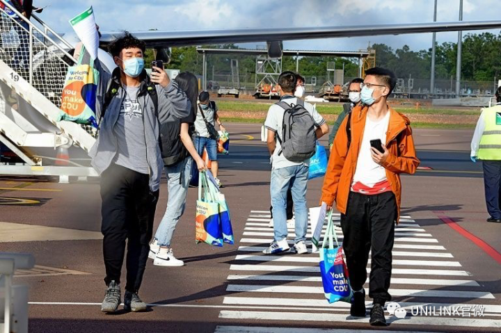 多个州留学生返澳计划已提交，六大部长本周开会讨论。首批返澳留学生已入境，开启14天隔离。