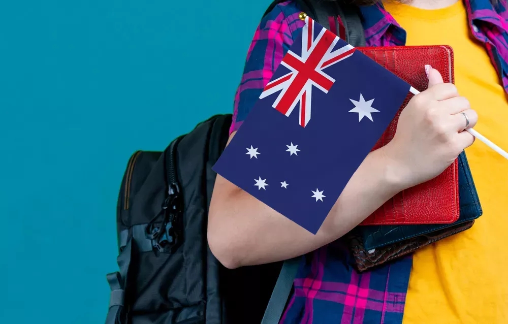 今天！首批中国留学生抵达悉尼！自我隔离三天，澳国境或15日如期重开