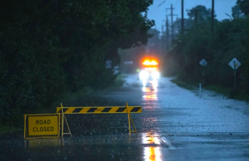 暴雨连连，悉尼也被淹了！民众紧急撤离。直击洪水现场，救援队连夜出动。