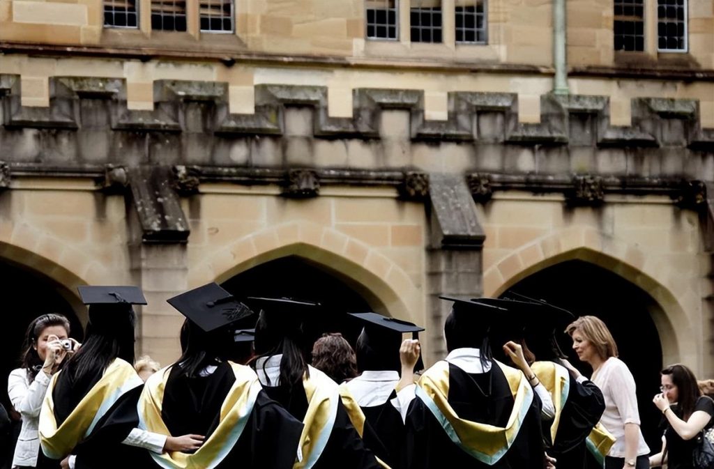 澳华人移民子女80%读大学！远超本地人比例！专家：技术移民对自己孩子要求高