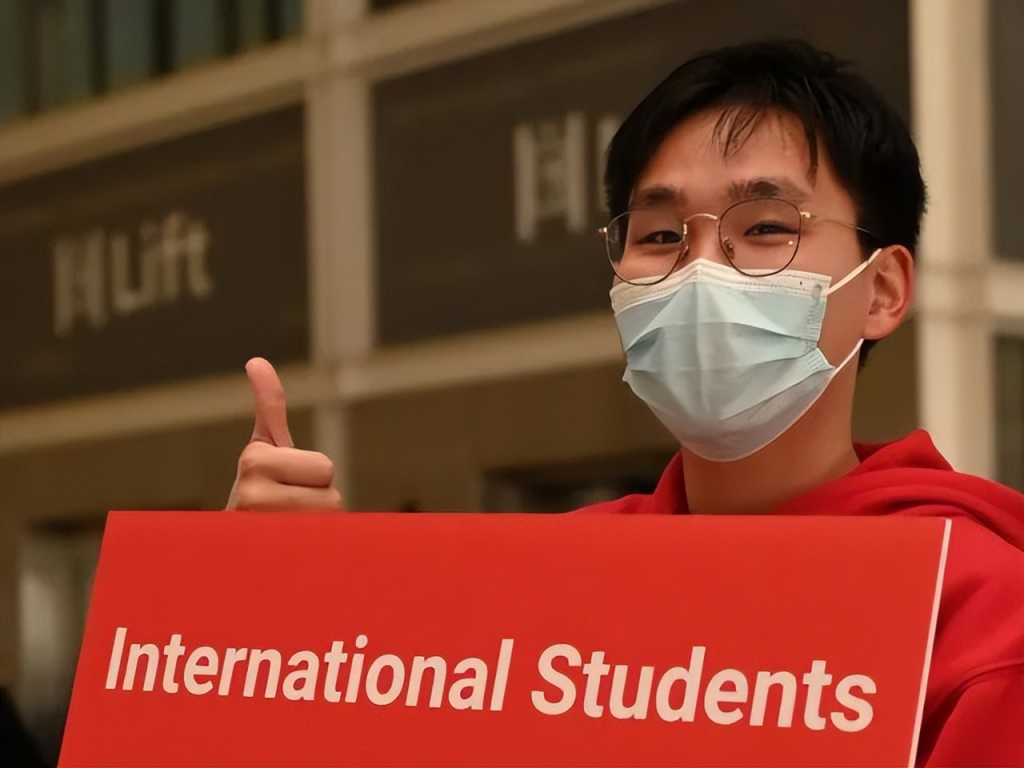中国学生返校为澳洲创收亿！上月新增5000份签证申请，学生亲述：找房难！