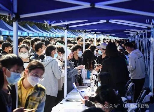 史上最卷!中国今年1222万毕业生挤爆职场,留学生悄悄赢麻了?